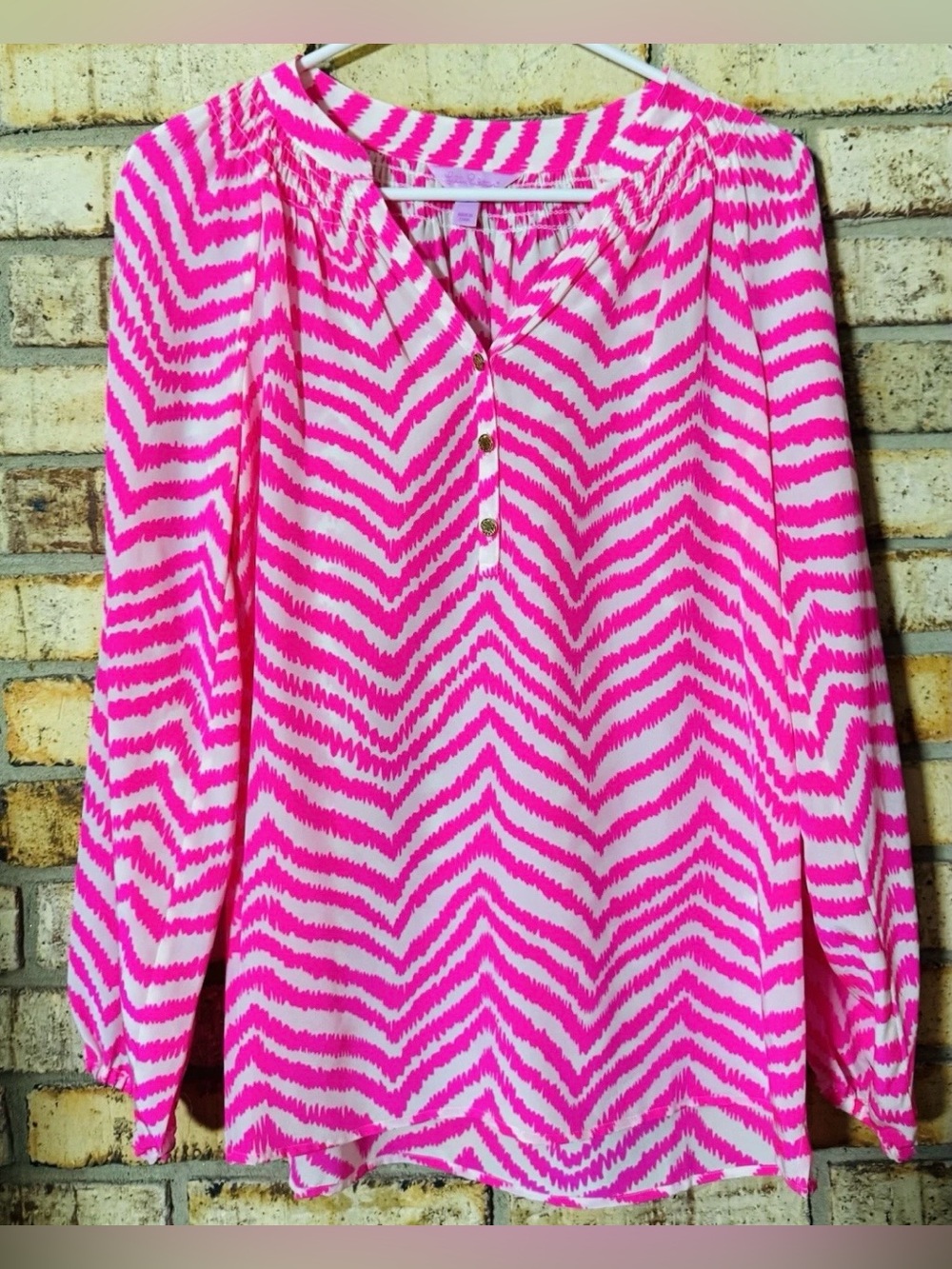 Lilly Pulitzer Pink White Chevron Silk Blouse Long Sleeve S PTP 18 1/2”